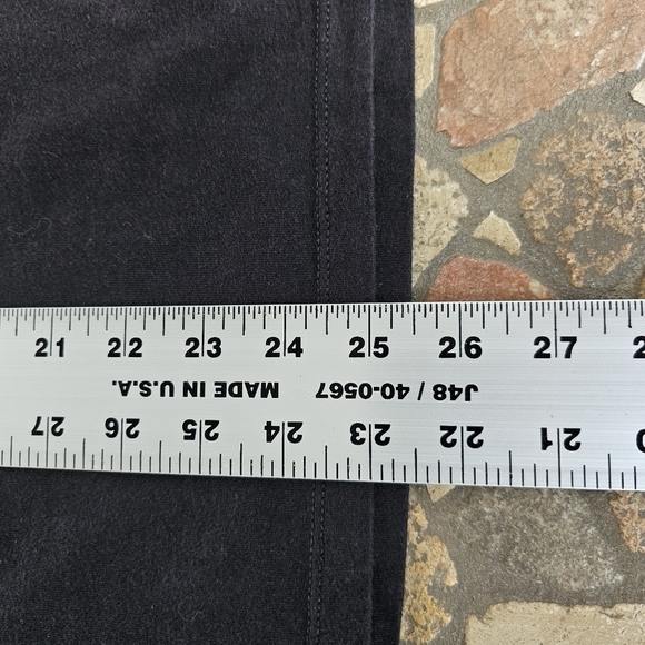 Rock and Roll Hall of Fame Museum Deep V-neck T-shirt with Graphic, Size Small - Picture 9 of 9